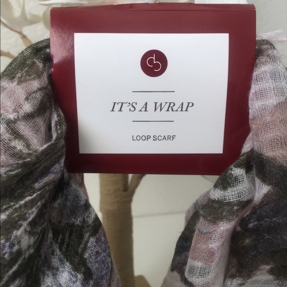 Dressbarn Its A Wrap, Loop Scarf. - Picture 6 of 7